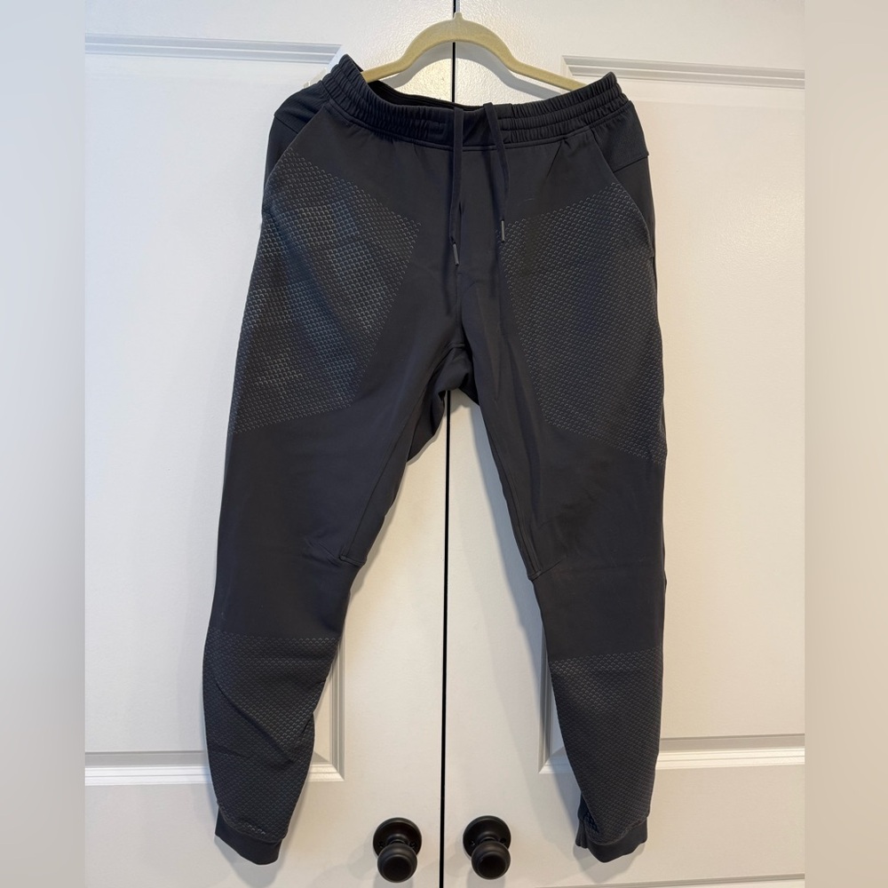 Lululemon men’s Joggers/workout pants